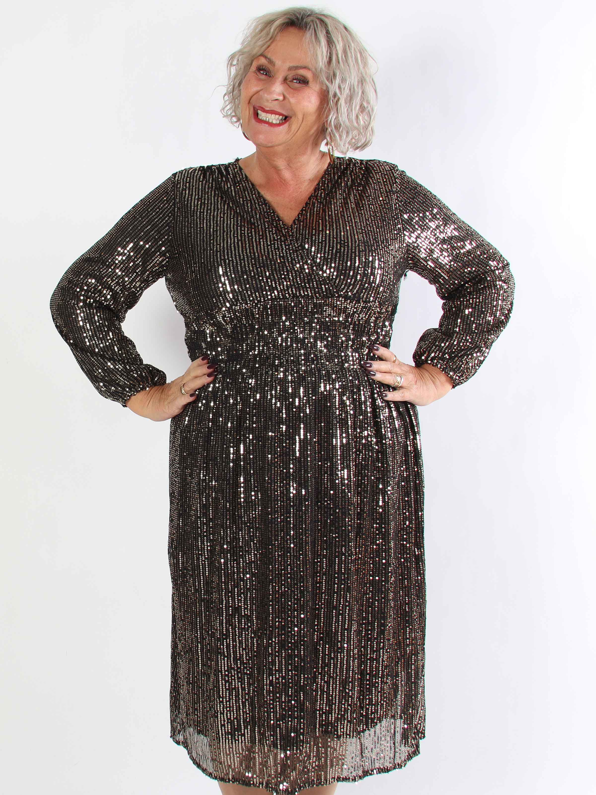 Pams Glitter Midi L/S - Plus size kjole med smock og pailletter